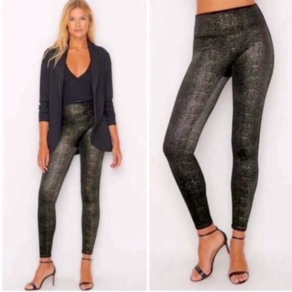 NWT Spanx Velvet Shine Legging - Black & Good Metallic Soft Medium Shaping - Picture 1 of 4